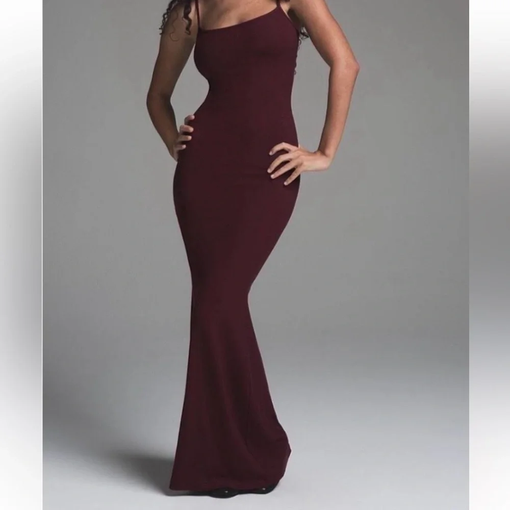 Skims LONG SLIP DRESS Maroon - Picture 2 of 5